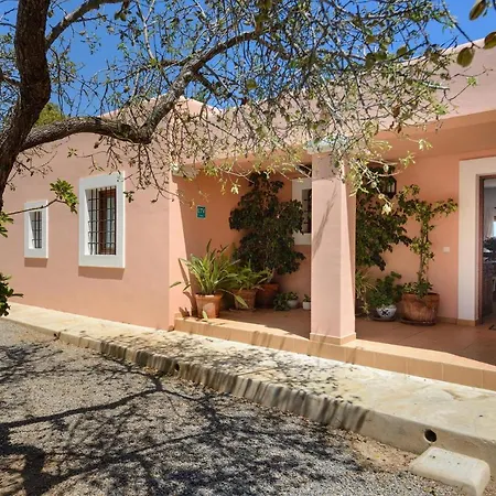 Villa Miquela *